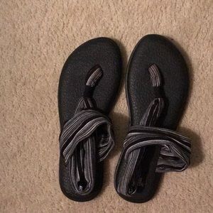 sandles size 8